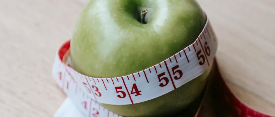 Photo by Andres Ayrton: https://www.pexels.com/photo/green-apple-with-measuring-tape-on-table-in-kitchen-6550823/